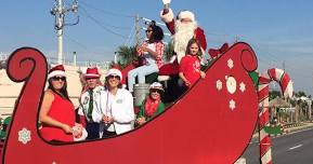 SURFING SANTA BEACH PARADE